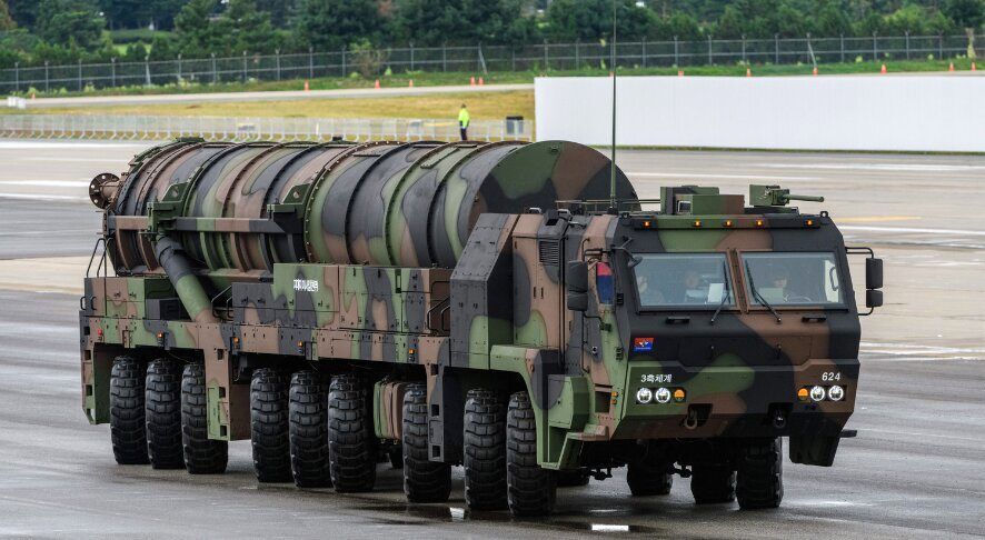 رونمایی از موشک هیونمو-۵ با کلاهک 8 تنی / هیولای کرهای آماده پرتاب شد رونمایی از موشک هیونمو-۵ با کلاهک 8 تنی / هیولای کرهای آماده پرتاب شد