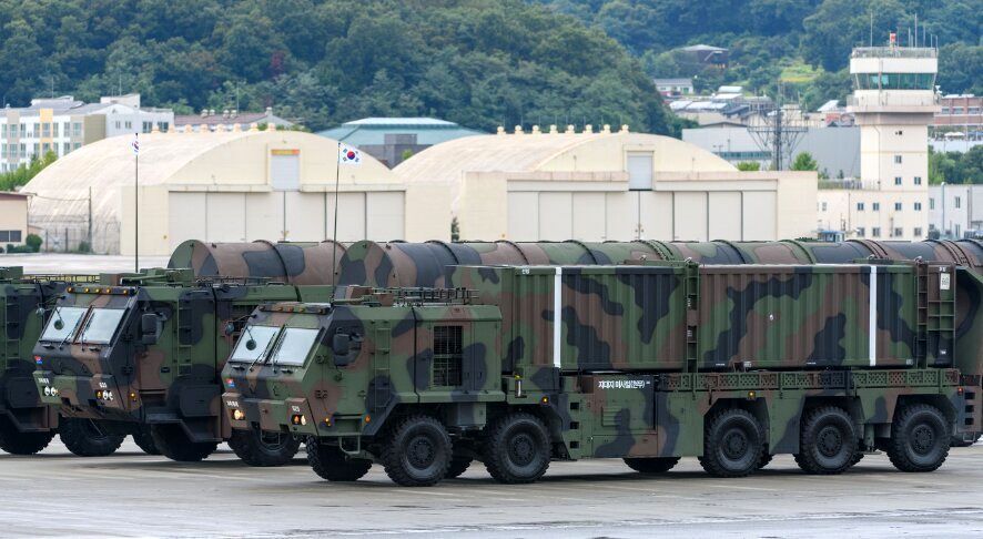 رونمایی از موشک هیونمو-۵ با کلاهک 8 تنی / هیولای کرهای آماده پرتاب شد رونمایی از موشک هیونمو-۵ با کلاهک 8 تنی / هیولای کرهای آماده پرتاب شد