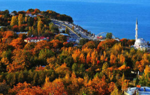 سفر زمینی به وان در پاییز سفر زمینی به وان در پاییز