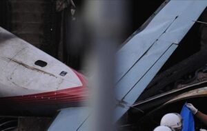 سقوط یک هواپیمای ربوده شده در فرودگاه لس آنجلس سقوط یک هواپیمای ربوده شده در فرودگاه لس آنجلس