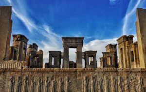 شکوه تخت جمشید زیبا در کنار رنگین کمان + عکس شکوه تخت جمشید زیبا در کنار رنگین کمان + عکس