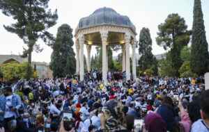 شیشه های محافظ آرامگاه حافظ شکست! + عکس شیشه های محافظ آرامگاه حافظ شکست! + عکس