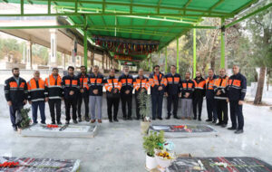 عطر افشانی گلزار شهدا توسط پرسنل راهداری و حمل و نقل جادهای لرستان عطر افشانی گلزار شهدا توسط پرسنل راهداری و حمل و نقل جادهای لرستان