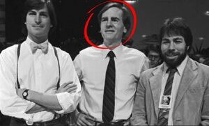 فردی که ۱۰% سهام اپل را ۸۰۰ دلار فروخت، و ۴۰۰ میلیارد دلار ضرر کرد! فردی که ۱۰% سهام اپل را ۸۰۰ دلار فروخت، و ۴۰۰ میلیارد دلار ضرر کرد!