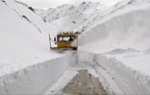 محور دسترسی به پیست اسکی تاریکدره بازگشایی شد محور دسترسی به پیست اسکی تاریکدره بازگشایی شد