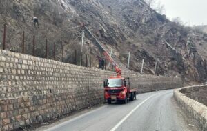 محور کندوان با نصب توری سنگ گیر(راک فال) ایمن تر شد محور کندوان با نصب توری سنگ گیر(راک فال) ایمن تر شد