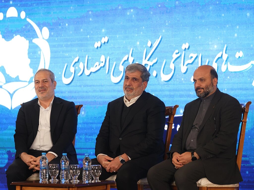 مدال افتخار حامی مدرسهسازی ایران به ایرانسل رسید مدال افتخار حامی مدرسهسازی ایران به ایرانسل رسید