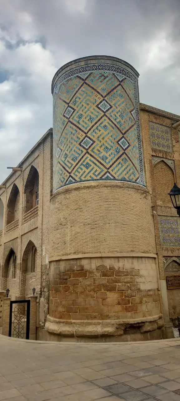 مرمت مدرسه خان شیراز با سیمان سفید! مرمت مدرسه خان شیراز با سیمان سفید!