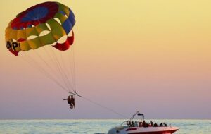 معرفی انواع تفریحات آبی کیش معرفی انواع تفریحات آبی کیش