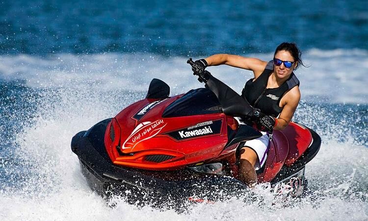 معرفی انواع تفریحات آبی کیش معرفی انواع تفریحات آبی کیش