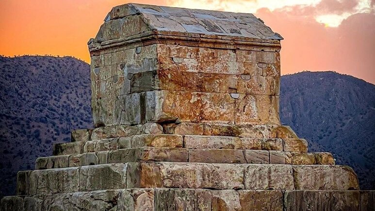 راهنمای کامل شیراز/ ۲۰ جاذبه گردشگری که حتماً باید بازدید کنید راهنمای کامل شیراز/ ۲۰ جاذبه گردشگری که حتماً باید بازدید کنید