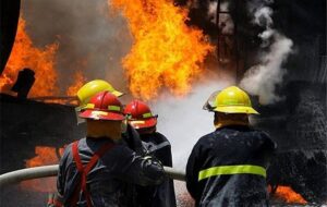 مهار آتشسوزی در یکی از واحدهای پتروشیمی آبادان مهار آتشسوزی در یکی از واحدهای پتروشیمی آبادان