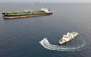 ناوگان سایه فروش نفت؛ ایران، چین و روسیه چطور با تحریمهای آمریکا مقابله میکنند؟ ناوگان سایه فروش نفت؛ ایران، چین و روسیه چطور با تحریمهای آمریکا مقابله میکنند؟