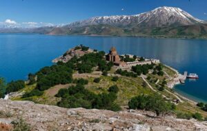 نگاهی به هزینه های سفر به وان نگاهی به هزینه های سفر به وان