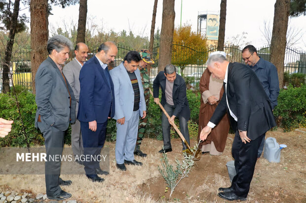 نیروگاه خورشیدی در اداره منابع طبیعی اصفهان بهرهبرداری شد نیروگاه خورشیدی در اداره منابع طبیعی اصفهان بهرهبرداری شد
