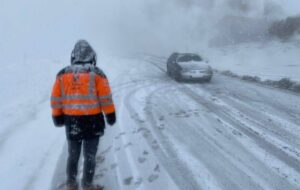 هشدار قرمز هواشناسی در فارس؛ راهداری در آمادهباش قرار گرفت هشدار قرمز هواشناسی در فارس؛ راهداری در آمادهباش قرار گرفت