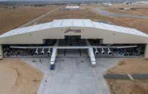 هواپیمای غولپیکر که با بشقابپرنده اشتباه گرفته شد / «رُخ» را ببینید / عکس هواپیمای غولپیکر که با بشقابپرنده اشتباه گرفته شد / «رُخ» را ببینید / عکس