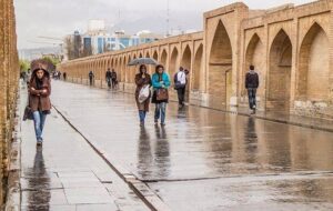 هوای اصفهان بارانی و قابل قبول است؛ شاخص قهجاورستان بر مدار بنفش هوای اصفهان بارانی و قابل قبول است؛ شاخص قهجاورستان بر مدار بنفش