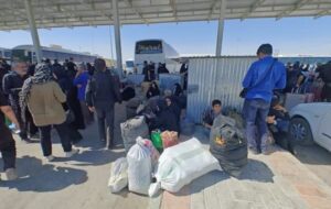 وضعیت عجیب در مرز مهران؛ کرایه تاکسی ۲ میلیون تومان شد! وضعیت عجیب در مرز مهران؛ کرایه تاکسی ۲ میلیون تومان شد!