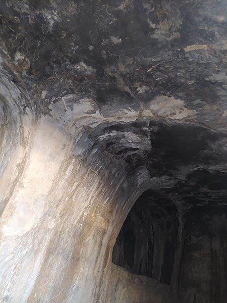 وضعیت وخیم سقف آرامگاه پادشاه هخامنشی وضعیت وخیم سقف آرامگاه پادشاه هخامنشی