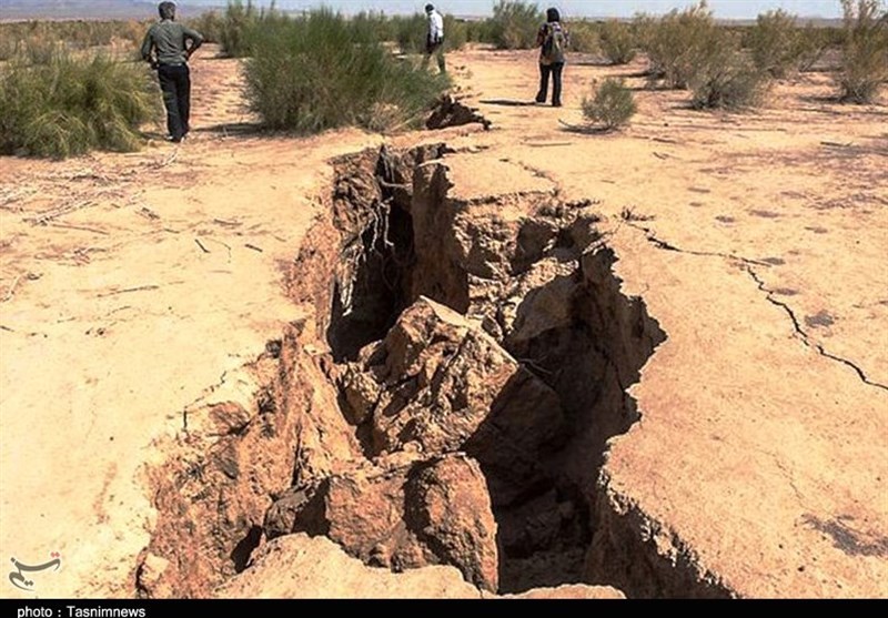 وقتی زمین زیرساخت های حیاتی را تهدید می کند/اجرای سند ملی امنیت غذایی چه شد؟ مشهد مقدس , اخبار مشهد , خراسان رضوی , اخبار استان خراسان رضوی , نظام مسائل استان خراسان رضوی , فرونشست , احیای منابع زیرزمینی آب , مدیریت بحران , تنش آبی ,