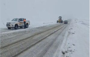 ویدئو | اجرای عملیات برفروبی در گردنه خسرو آباد محور سنقر و کلیایی به همدان توسط راهداران استان کرمانشاه ویدئو | اجرای عملیات برفروبی در گردنه خسرو آباد محور سنقر و کلیایی به همدان توسط راهداران استان کرمانشاه