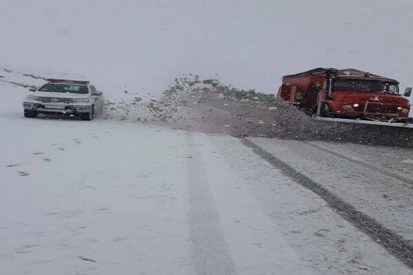 ویدئو| اجرای عملیات برفروبی درمحورهای مواصلاتی آذربایجان شرقی برف