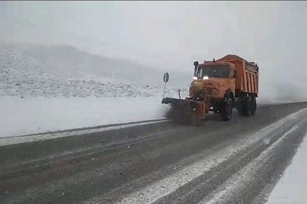 ویدئو| برفروبی محور گرمه - چمنبید توسط راهداران شهرستان گرمه استان خراسان شمالی چمن بید