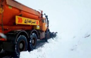 ویدئو| برفروبی و نمکپاشی محور کمیجان – ساروق استان مرکزی ویدئو| برفروبی و نمکپاشی محور کمیجان – ساروق استان مرکزی