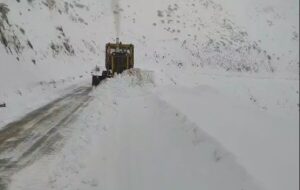 ویدئو | عملیات برف روبی در سه راهی شهدا محور نوسود و نودشه با تلاش راهداران شهرستان پاوه، استان کرمانشاه ویدئو | عملیات برف روبی در سه راهی شهدا محور نوسود و نودشه با تلاش راهداران شهرستان پاوه، استان کرمانشاه