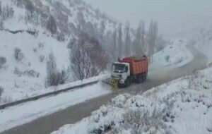 ویدئو | عملیات برفروبی و نمکپاشی محور سنخواست – بجنورد، توسط راهداران شهرستان جاجرم استان خراسان شمالی ویدئو | عملیات برفروبی و نمکپاشی محور سنخواست – بجنورد، توسط راهداران شهرستان جاجرم استان خراسان شمالی