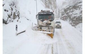 ویدئو | عملیات برفروبی، شن و نمک پاشی در محور سوادکوه توسط راهداران استان مازندران ویدئو | عملیات برفروبی، شن و نمک پاشی در محور سوادکوه توسط راهداران استان مازندران