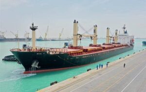 پهلو گرفتن کشتی 66 هزار تُنی گندم در بندر شهید رجایی پهلو گرفتن کشتی 66 هزار تُنی گندم در بندر شهید رجایی