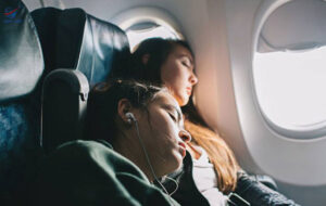چطور در هواپیما راحت بخوابیم؟ + نکاتی که برای خوابیدن در هواپیما چطور در هواپیما راحت بخوابیم؟ + نکاتی که برای خوابیدن در هواپیما