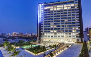 کدام هتل کیش برای اقامت افراد کمتوان بهتر است؟ کدام هتل کیش برای اقامت افراد کمتوان بهتر است؟