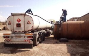 کشف دپوی 150 هزار لیتری سوخت قاچاق در بندر چیروئیه شهرستان بندرلنگه کشف دپوی 150 هزار لیتری سوخت قاچاق در بندر چیروئیه شهرستان بندرلنگه