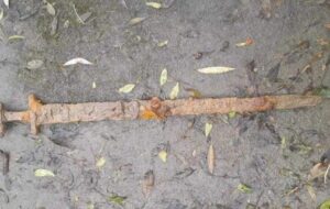 کشف شمشیر کمیاب ۱۰۰۰ ساله کشف شمشیر کمیاب ۱۰۰۰ ساله