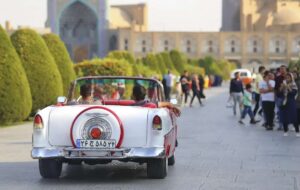 کشف گلوله بزرگ شلیک شده در میدان نقش جهان + عکس کشف گلوله بزرگ شلیک شده در میدان نقش جهان + عکس