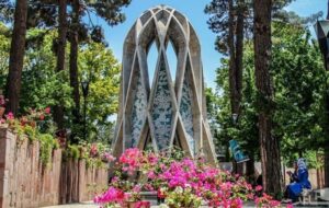 گلباران آرامگاه خیام نیشابوری / خیام کیست؟ گلباران آرامگاه خیام نیشابوری / خیام کیست؟