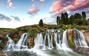 ۳ شب سفر رفت و برگشت به وان ترکیه با اتوبوس چقدر هزینه دارد؟ + جدول ۳ شب سفر رفت و برگشت به وان ترکیه با اتوبوس چقدر هزینه دارد؟ + جدول