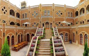 ۳ شب سفر رفت و برگشت زمینی با قطار به یزد چند؟ + جدول ۳ شب سفر رفت و برگشت زمینی با قطار به یزد چند؟ + جدول