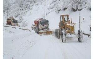 ۳۷۰ کیلومتر از راه های اصلی مازندران درگیر برف شده است ۳۷۰ کیلومتر از راه های اصلی مازندران درگیر برف شده است