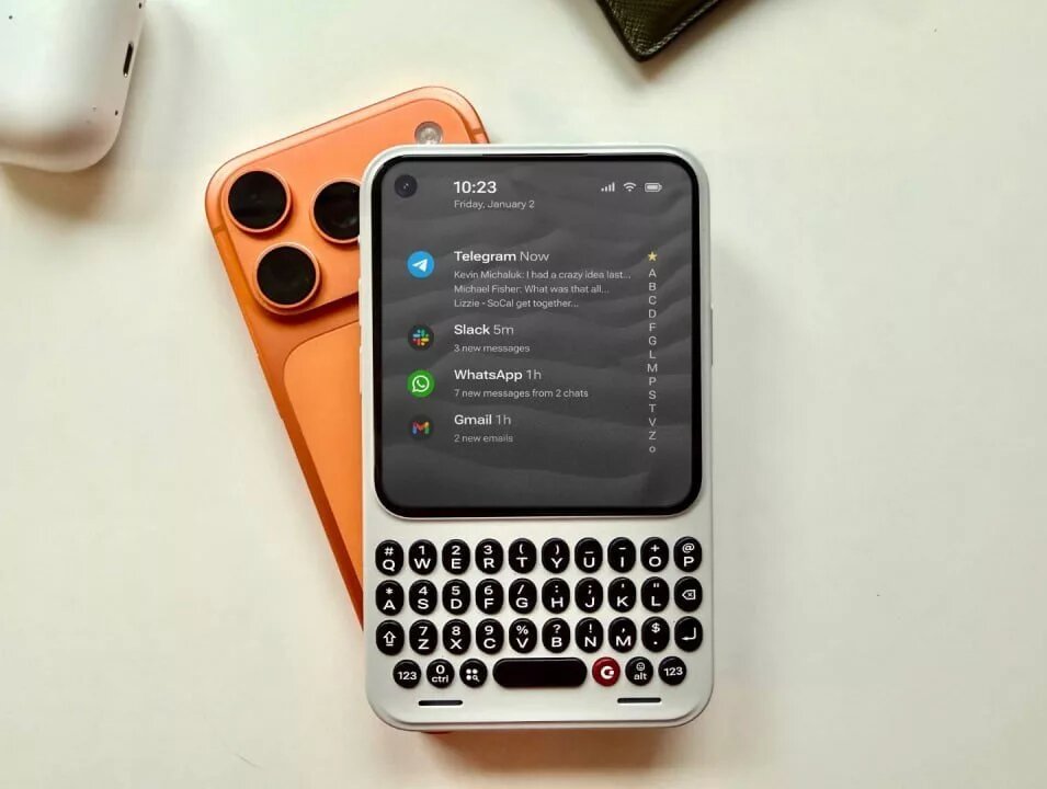 آخرین تلاشها برای احیای بلکبری/ Clicks Communicator با کیبورد فیزیکی معرفی شد آخرین تلاشها برای احیای بلکبری/ Clicks Communicator با کیبورد فیزیکی معرفی شد