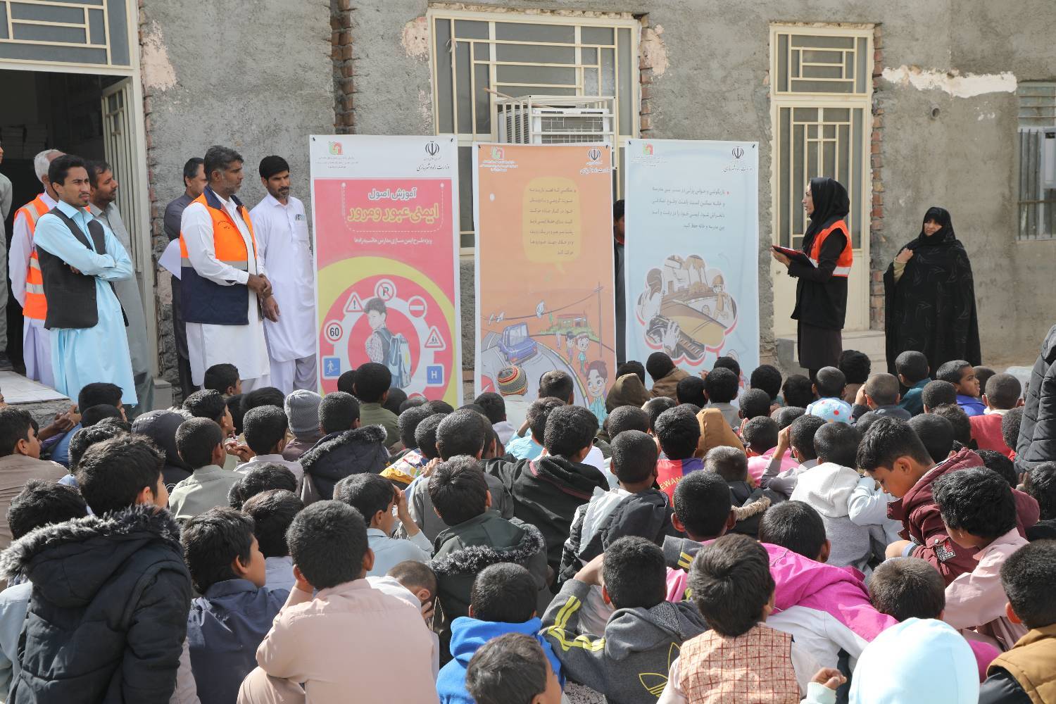 اجرای طرح آموزش ایمنی مدارس حاشیه راهها در جنوب سیستان و بلوچستان