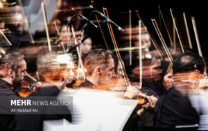 ارکستر خالقی «یک صدا تا نور» را در تالار رودکی روی صحنه میبرد ارکستر خالقی «یک صدا تا نور» را در تالار رودکی روی صحنه میبرد
