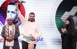 اهدای «خنجر یمنی» و اجرای علیوار حامد زمانی در اختتامیه «ترور آنلاین» اهدای «خنجر یمنی» و اجرای علیوار حامد زمانی در اختتامیه «ترور آنلاین»