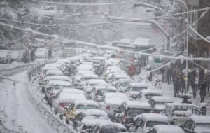 بارش برف خیابان های تهران را قفل کرد بارش برف خیابان های تهران را قفل کرد