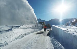 بازگشایی محور گِلهبادوش شهرستان الیگودرز با تلاش شبانهروزی نیروهای راهداری بازگشایی محور گِلهبادوش شهرستان الیگودرز با تلاش شبانهروزی نیروهای راهداری
