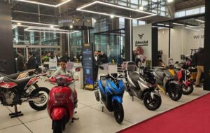 خدمات پس از فروش موتورسیکلت سازان از بازار جامانده است خدمات پس از فروش موتورسیکلت سازان از بازار جامانده است