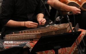 شنیدن صدای سازهای ایرانی جوانان ایرانی در یک کنسرت ویژه شنیدن صدای سازهای ایرانی جوانان ایرانی در یک کنسرت ویژه